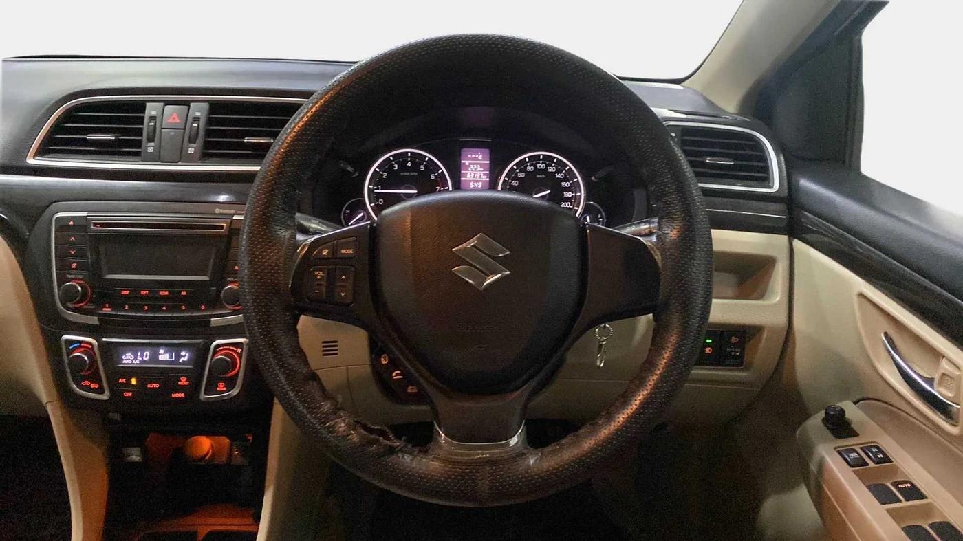 2015 Maruti Ciaz VXI+, Petrol, Manual, 63,184 km, Steering Wheel Close Up