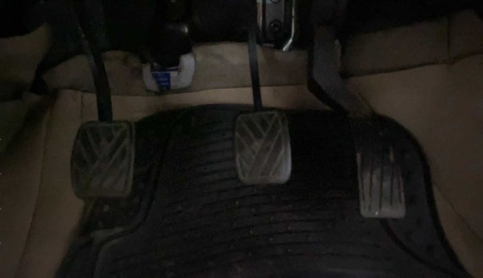2015 Maruti Ciaz VXI+, Petrol, Manual, 63,184 km, Pedals