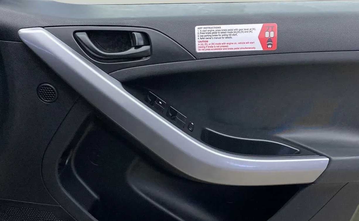 2022 Tata NEXON XMA SUNROOF DIESEL, Diesel, Automatic, 27,974 km, Driver Side Door Panels Control