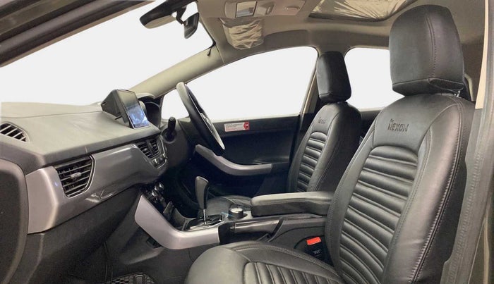 2022 Tata NEXON XMA SUNROOF DIESEL, Diesel, Automatic, 27,974 km, Right Side Front Door Cabin