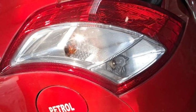 2016 Maruti Swift VXI O, Petrol, Manual, 14,318 km, Left tail light - Minor scratches