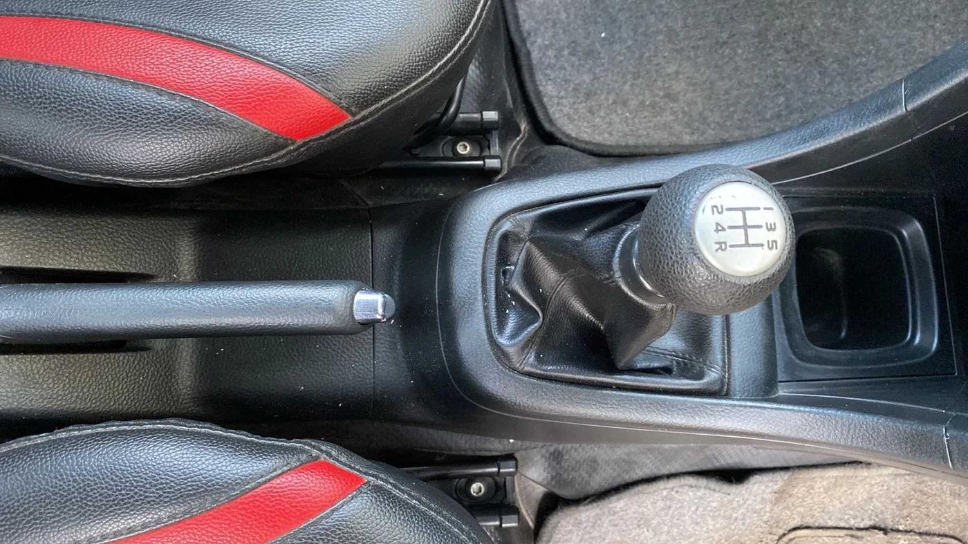 2016 Maruti Swift VXI O, Petrol, Manual, 14,318 km, Gear Lever