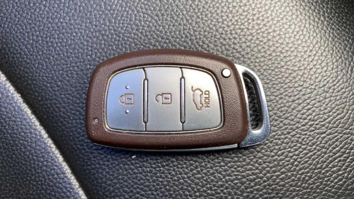 2018 Hyundai Creta SX PLUS 1.6 PETROL DUAL TONE, Petrol, Manual, 43,751 km, Key Close Up
