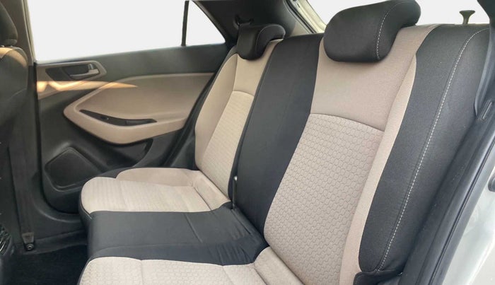 2016 Hyundai Elite i20 ASTA 1.2, Petrol, Manual, 97,972 km, Right Side Rear Door Cabin