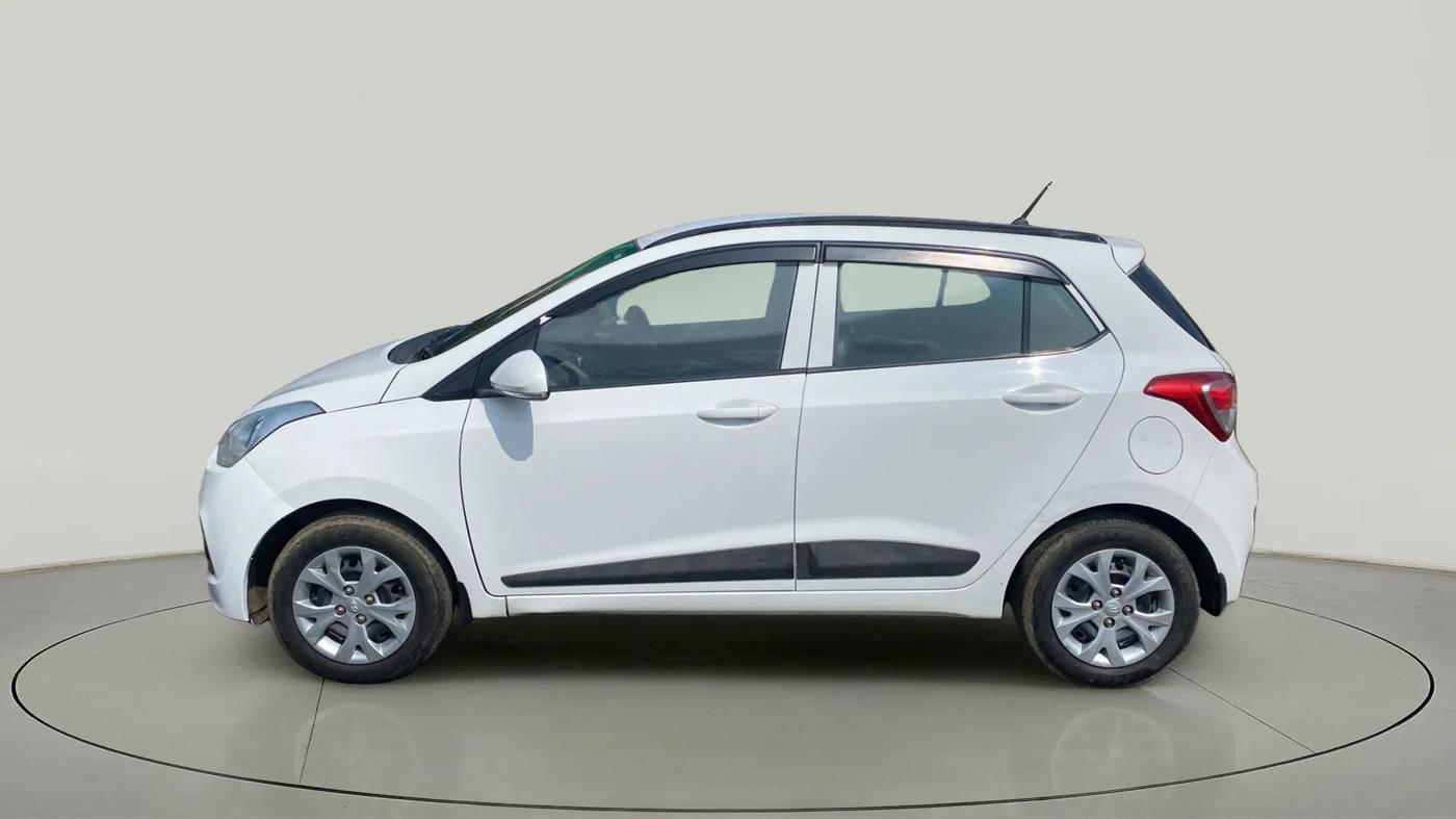 2015 Hyundai Grand i10 SPORTZ 1.2 KAPPA VTVT, Petrol, Manual, 63,198 km, Left Side