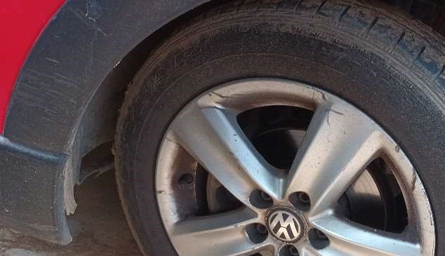 2014 Volkswagen Polo HIGHLINE1.5L, Diesel, Manual, 43,680 km, Left front tyre - Minor crack