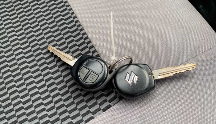 2016 Maruti Swift VXI, Petrol, Manual, 46,564 km, Key Close Up