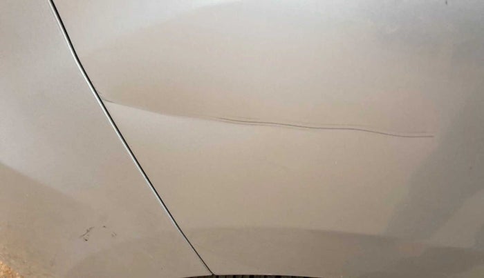 2013 Maruti Ertiga VXI, Petrol, Manual, 83,166 km, Right quarter panel - Minor scratches