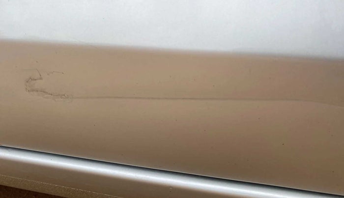 2013 Maruti Ertiga VXI, Petrol, Manual, 83,166 km, Right rear door - Minor scratches