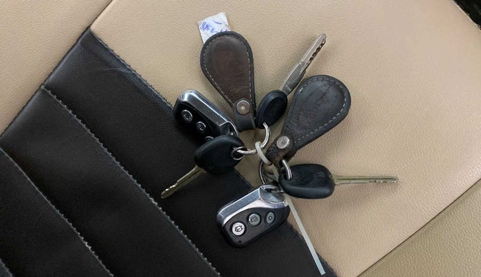 2012 Hyundai i10 MAGNA 1.2, Petrol, Manual, 77,837 km, Key Close Up