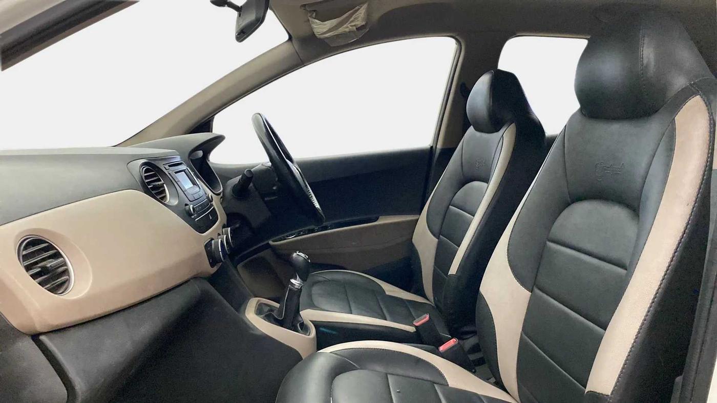 2013 Hyundai Grand i10 ASTA 1.2 KAPPA VTVT, CNG, Manual, 35,251 km, Right Side Front Door Cabin
