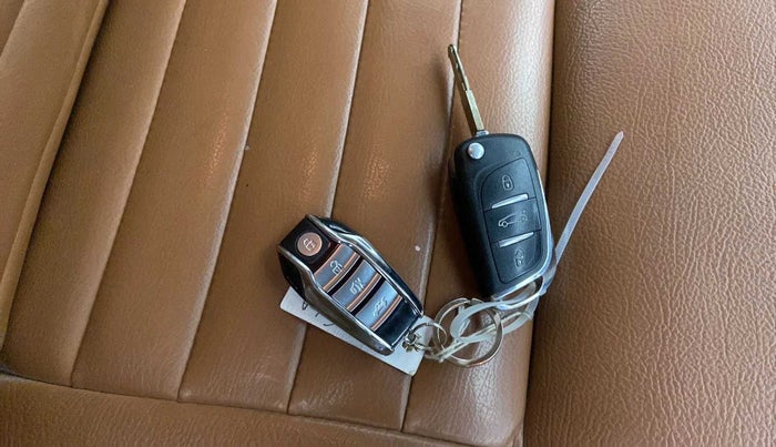 2014 Honda Brio S MT, Petrol, Manual, 69,598 km, Key Close Up