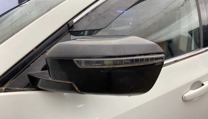 2022 Tata Safari XMA, Diesel, Automatic, 52,771 km, Left rear-view mirror - Minor scratches