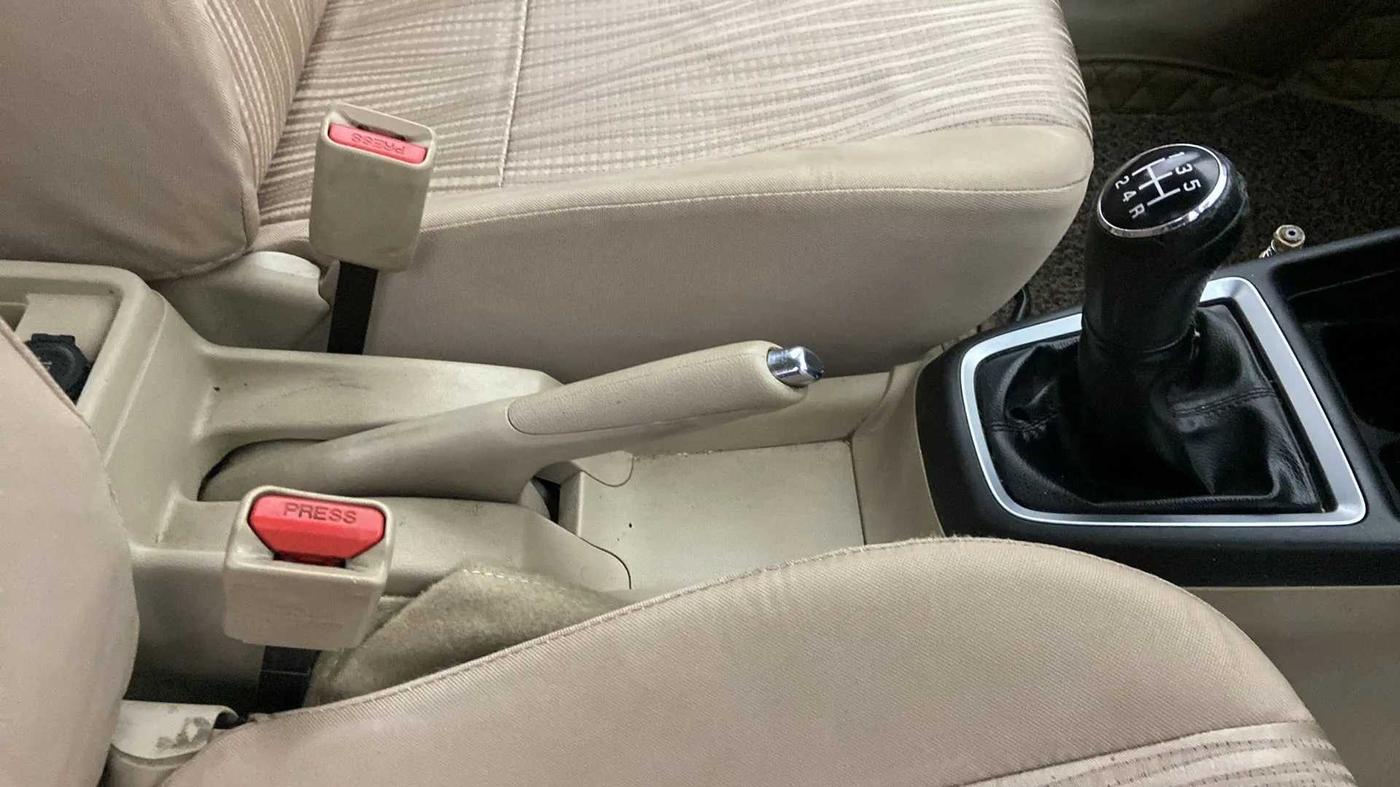 2017 Maruti Dzire VXI, Petrol, Manual, 81,715 km, Gear Lever