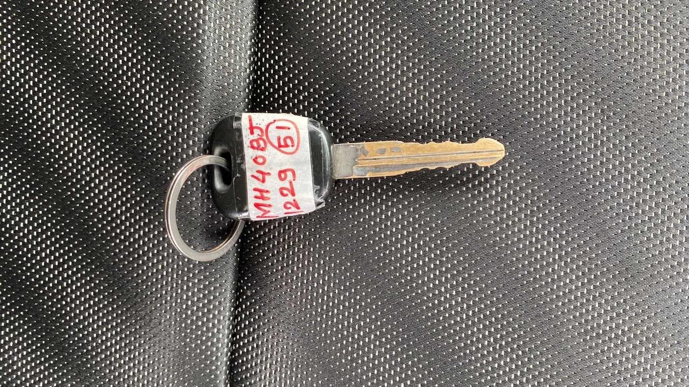 2018 Maruti Swift LXI, Petrol, Manual, 78,397 km, Key Close Up