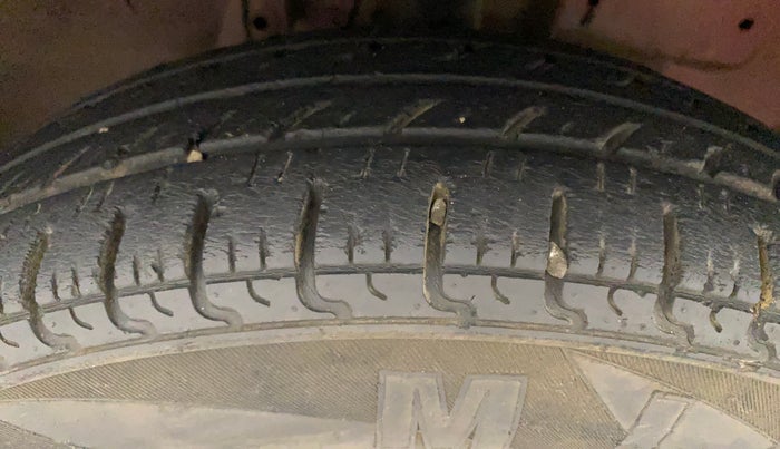 2019 Renault Kwid RXT 1.0 (O), Petrol, Manual, 57,770 km, Right Front Tyre Tread