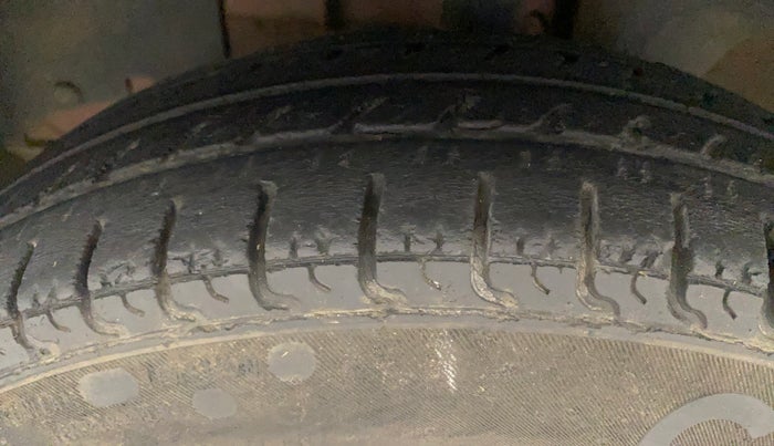 2019 Renault Kwid RXT 1.0 (O), Petrol, Manual, 57,770 km, Left Front Tyre Tread
