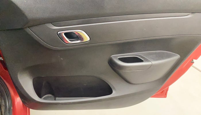 2019 Renault Kwid RXT 1.0 (O), Petrol, Manual, 57,770 km, Driver Side Door Panels Control