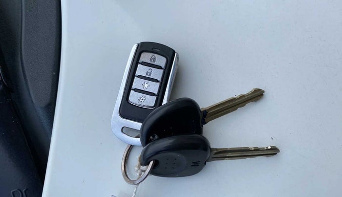 2015 Hyundai Eon D-LITE+, Petrol, Manual, 16,825 km, Key Close Up