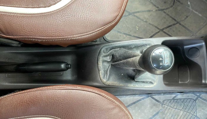 2015 Hyundai Eon D-LITE+, Petrol, Manual, 16,825 km, Gear Lever