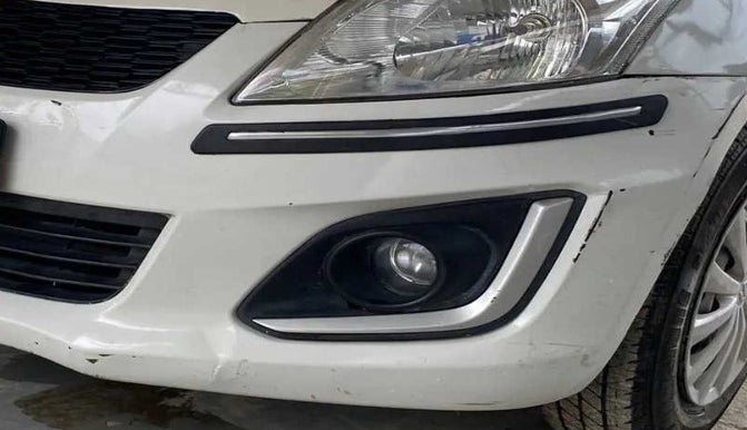 2017 Maruti Swift LXI (O), Petrol, Manual, 1,22,959 km, Front bumper - Paint has minor damage