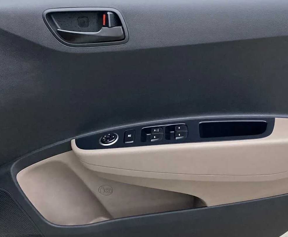 2018 Hyundai Xcent E+, CNG, Manual, 1,03,921 km, Driver Side Door Panels Control