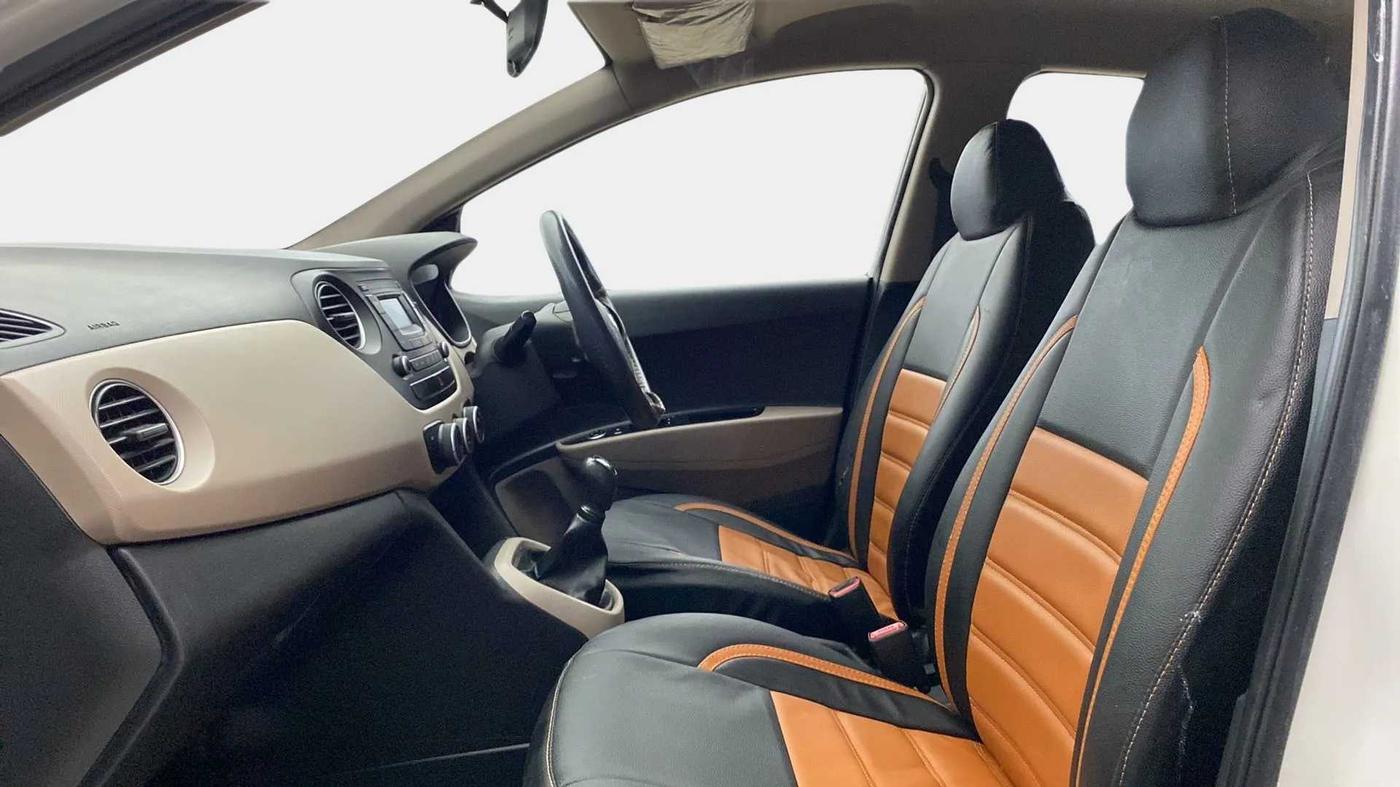 2018 Hyundai Xcent E+, CNG, Manual, 1,03,921 km, Right Side Front Door Cabin
