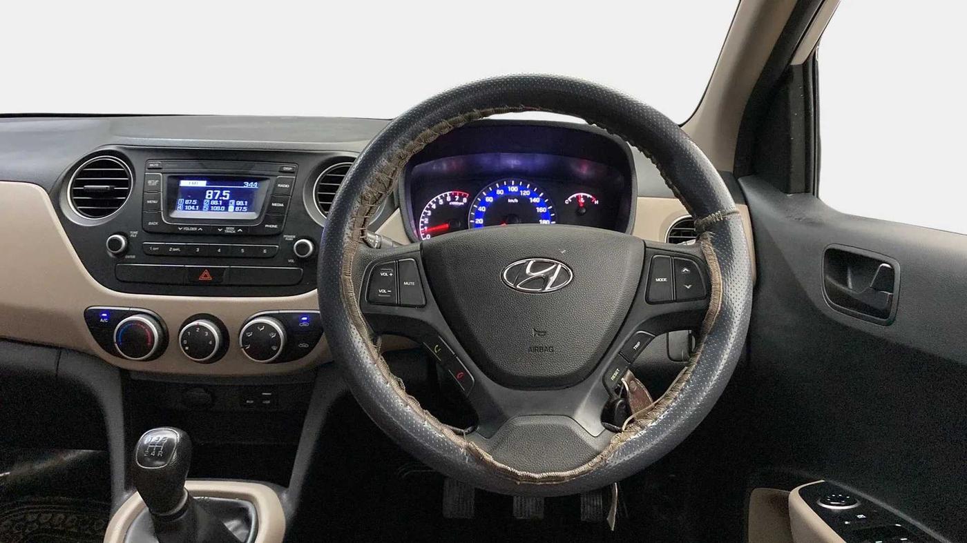 2018 Hyundai Xcent E+, CNG, Manual, 1,03,921 km, Steering Wheel Close Up