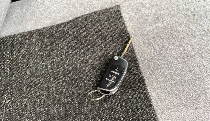 2019 Hyundai NEW SANTRO SPORTZ CNG, CNG, Manual, 47,804 km, Key Close Up