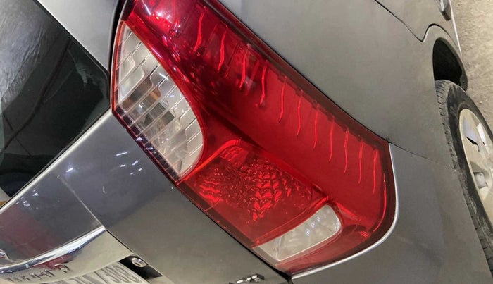 2014 Maruti Wagon R 1.0 LXI, Petrol, Manual, 53,555 km, Right tail light - Minor damage