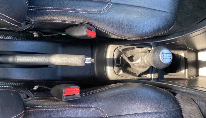 2017 Maruti Swift ZXI, Petrol, Manual, 81,900 km, Gear Lever
