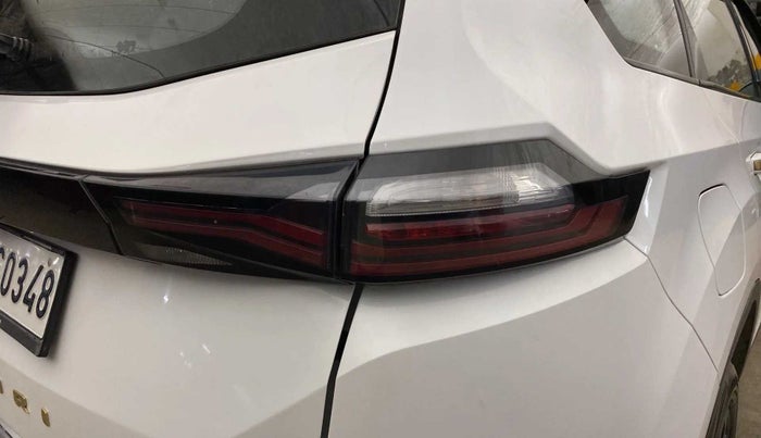 2021 Tata Safari XZA PLUS GOLD 6 S, Diesel, Automatic, 62,649 km, Right tail light - Minor scratches