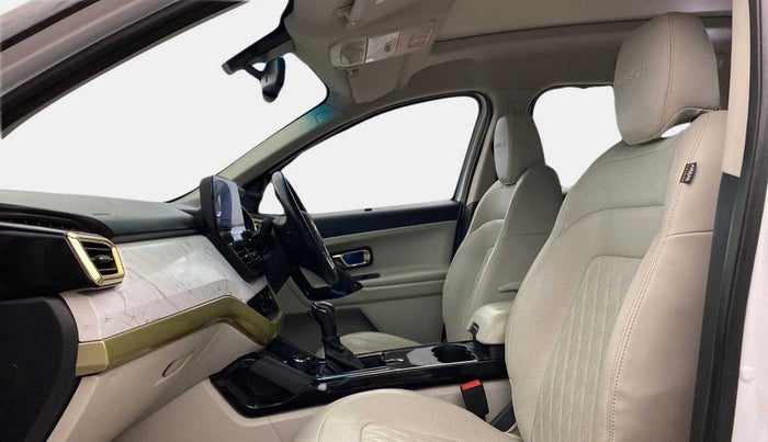 2021 Tata Safari XZA PLUS GOLD 6 S, Diesel, Automatic, 62,649 km, Right Side Front Door Cabin