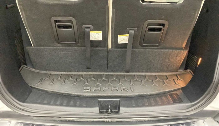 2021 Tata Safari XZA PLUS GOLD 6 S, Diesel, Automatic, 62,649 km, Boot Inside