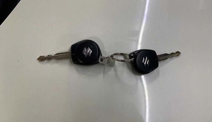 2023 Maruti Swift VXI, Petrol, Manual, 13,032 km, Key Close Up