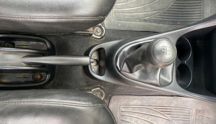 2013 Toyota Etios G, Petrol, Manual, 66,250 km, Gear Lever