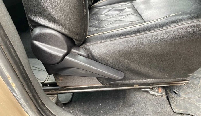 2013 Toyota Etios G, Petrol, Manual, 66,250 km, Driver Side Door Panels Control