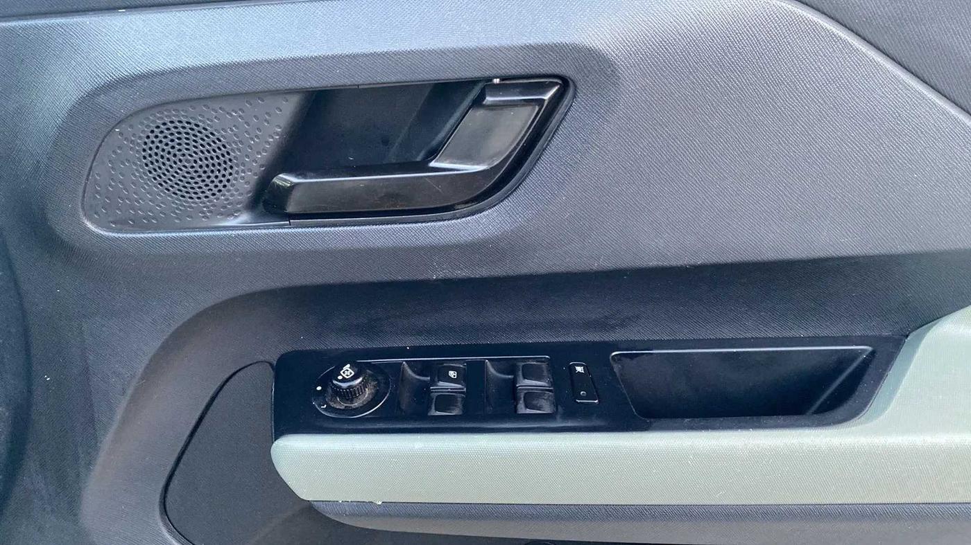 2023 Tata PUNCH ADVENTURE AMT, Petrol, Automatic, 15,699 km, Driver Side Door Panels Control