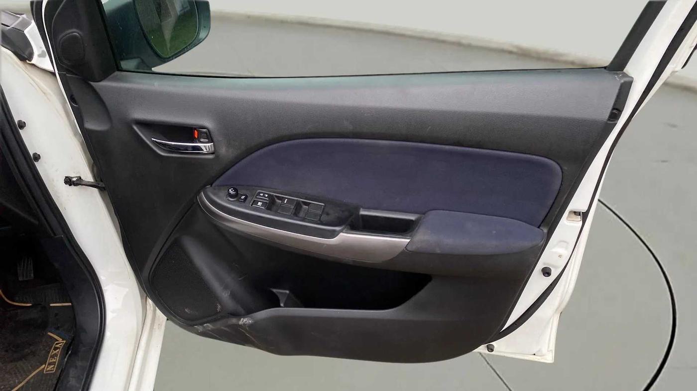 2020 Maruti Baleno ALPHA CVT PETROL 1.2, Petrol, Automatic, 29,675 km, Driver Side Door Panels Control