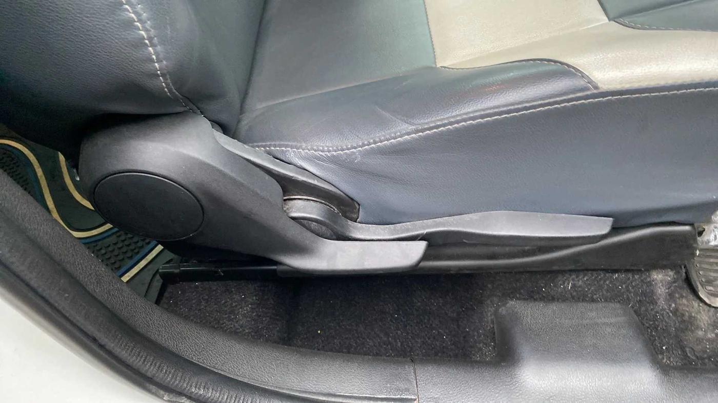 2020 Maruti Baleno ALPHA CVT PETROL 1.2, Petrol, Automatic, 29,675 km, Driver Side Adjustment Panel