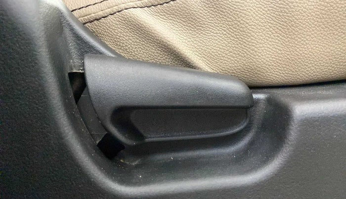 2014 Maruti Wagon R 1.0 VXI, Petrol, Manual, 36,739 km, Driver Side Adjustment Panel