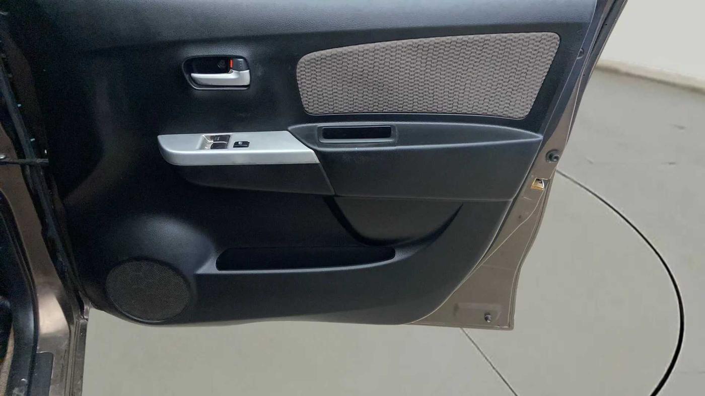 2013 Maruti Wagon R 1.0 LXI CNG, CNG, Manual, 63,470 km, Driver Side Door Panels Control
