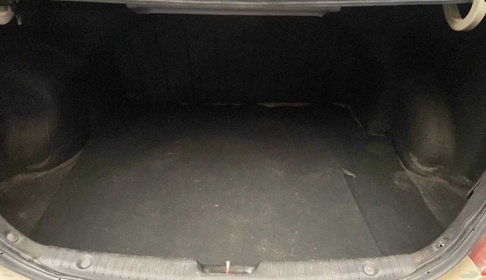 2013 Hyundai Verna FLUIDIC 1.6 VTVT SX OPT, Petrol, Manual, 77,458 km, Boot Inside