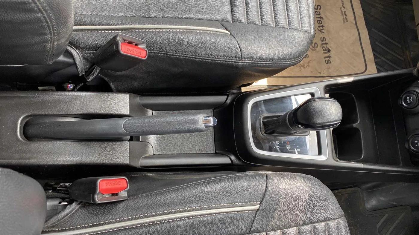 2022 Maruti Swift ZXI PLUS AMT DUAL TONE, Petrol, Automatic, 28,262 km, Gear Lever