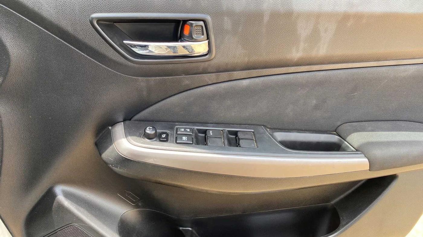 2022 Maruti Swift ZXI PLUS AMT DUAL TONE, Petrol, Automatic, 28,262 km, Driver Side Door Panels Control