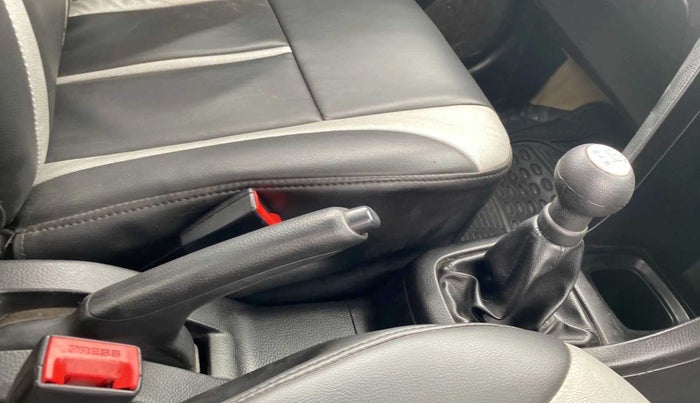 2015 Maruti Swift LXI, Petrol, Manual, 39,039 km, Gear Lever