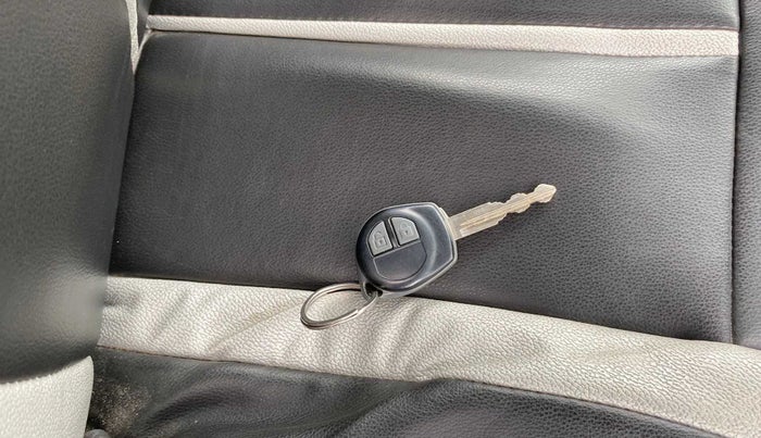 2015 Maruti Swift LXI, Petrol, Manual, 39,039 km, Key Close Up