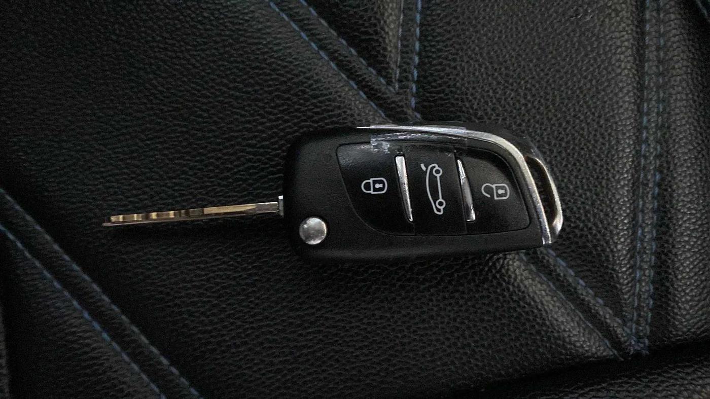 2019 Maruti Swift VXI, Petrol, Manual, 68,349 km, Key Close Up