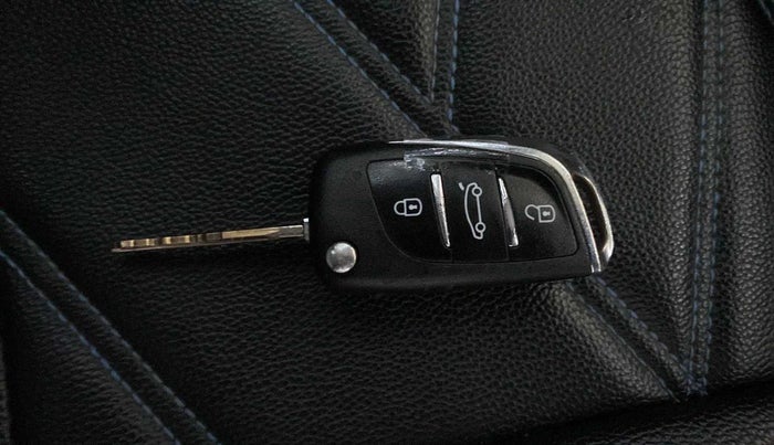 2019 Maruti Swift VXI, Petrol, Manual, 68,349 km, Key Close Up