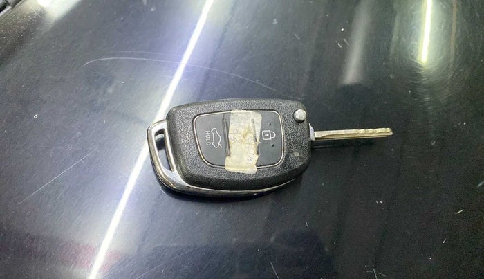 2014 Hyundai Xcent S 1.2, CNG, Manual, 38,925 km, Key Close Up